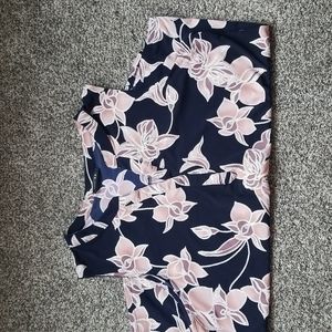 Papermoon from Stitchfix sleeveless top. Jersey material with texture.